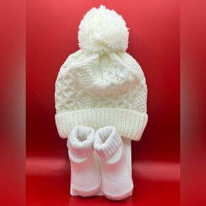 White Cable Knit Baby Hat & Socks Set Pom Pom Beanie & Socks One Size Newborn–6M
